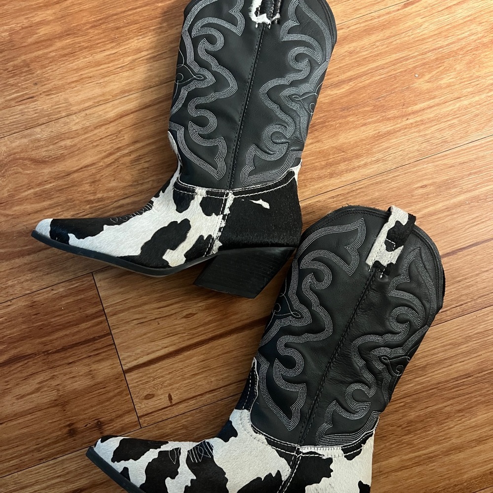 Steve madden cow print cowboy boots 8m
